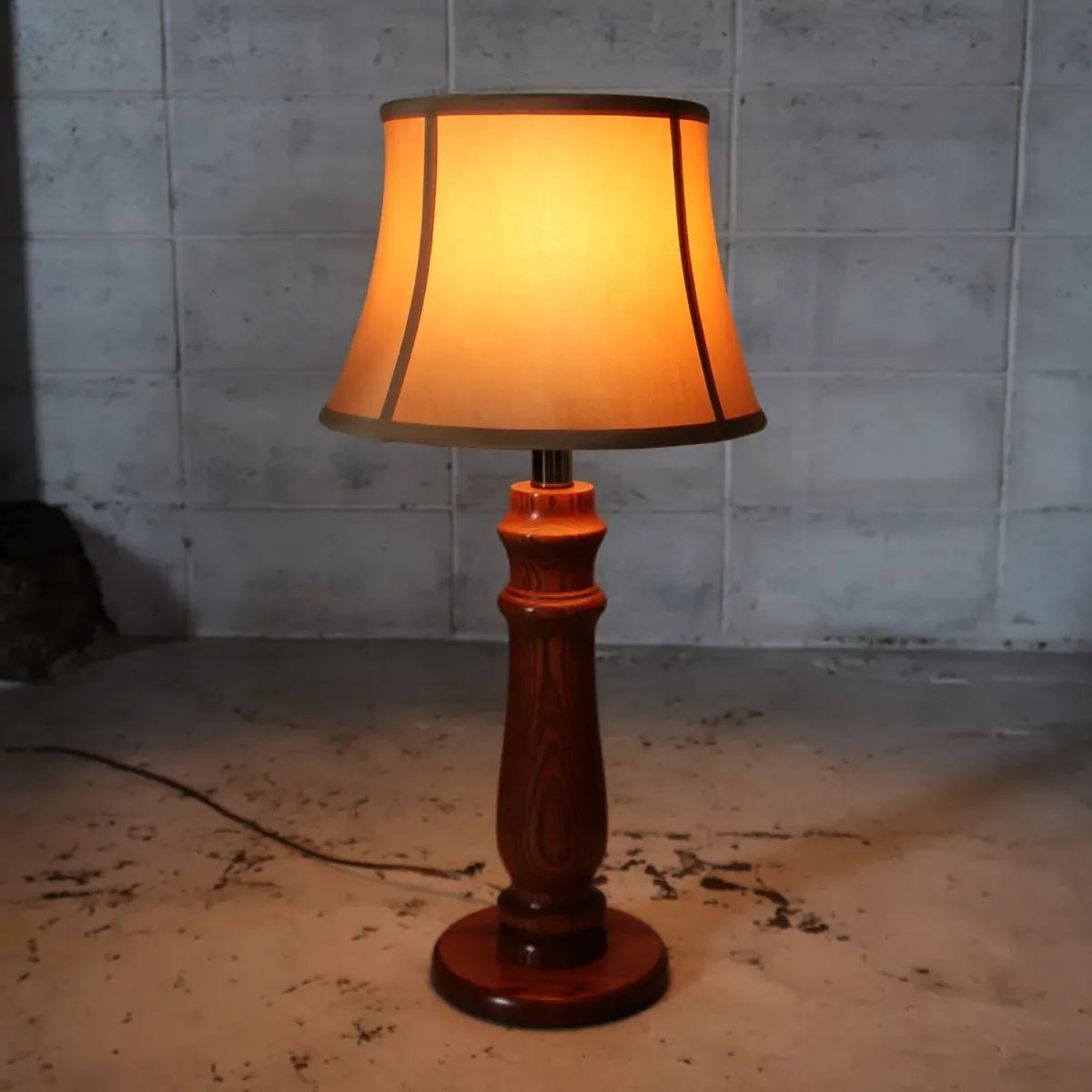 アンティーク ウッドベース テーブルランプ