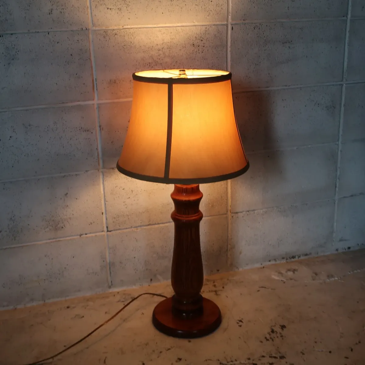 アンティーク ウッドベース テーブルランプ
