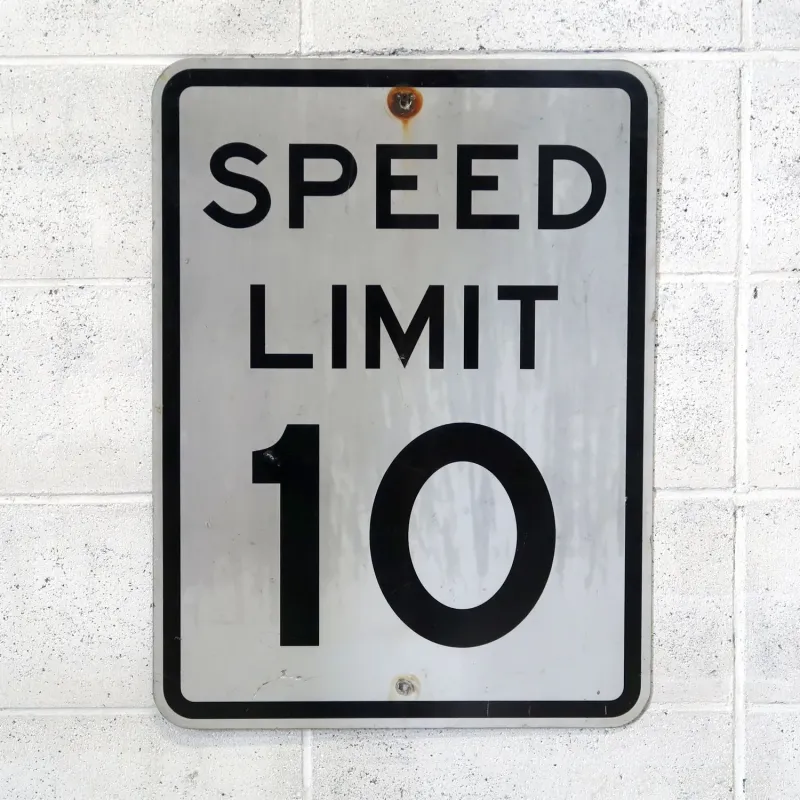 ロードサイン SPEED LIMIT 10