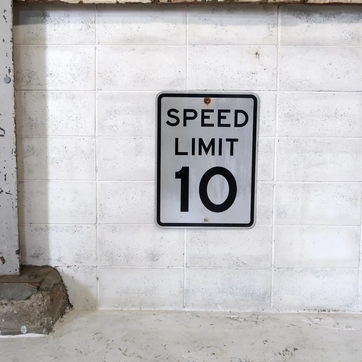 ロードサイン SPEED LIMIT 10