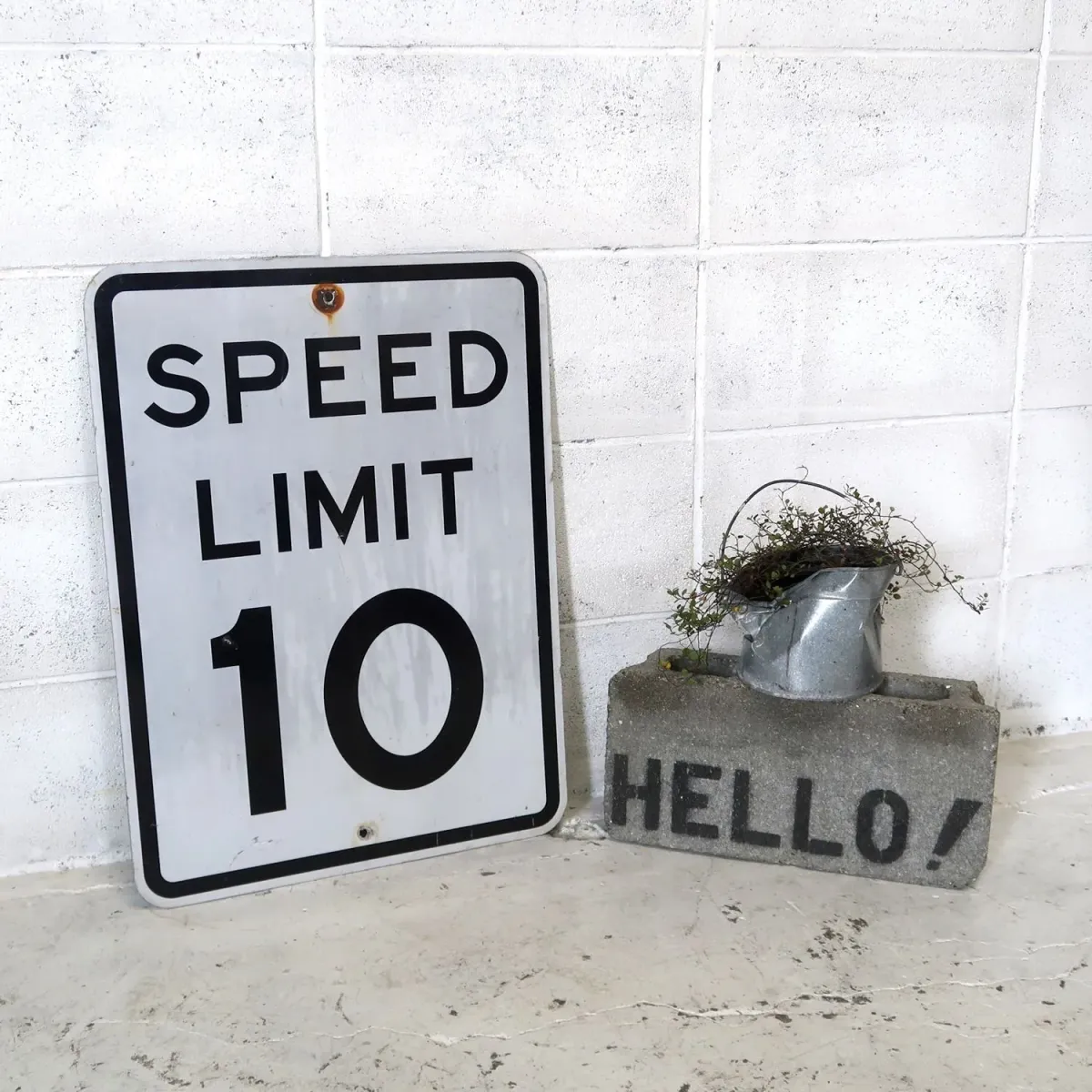 ロードサイン SPEED LIMIT 10