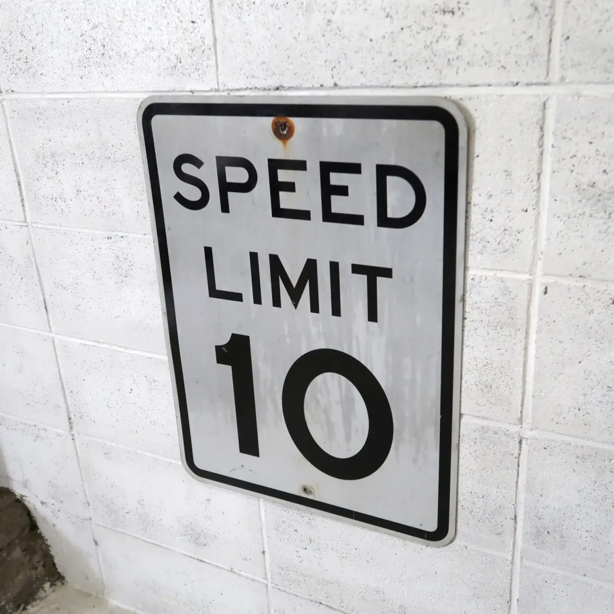ロードサイン SPEED LIMIT 10