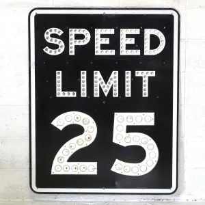 SPEED LIMIT 25 MILES 大型ロードサイン