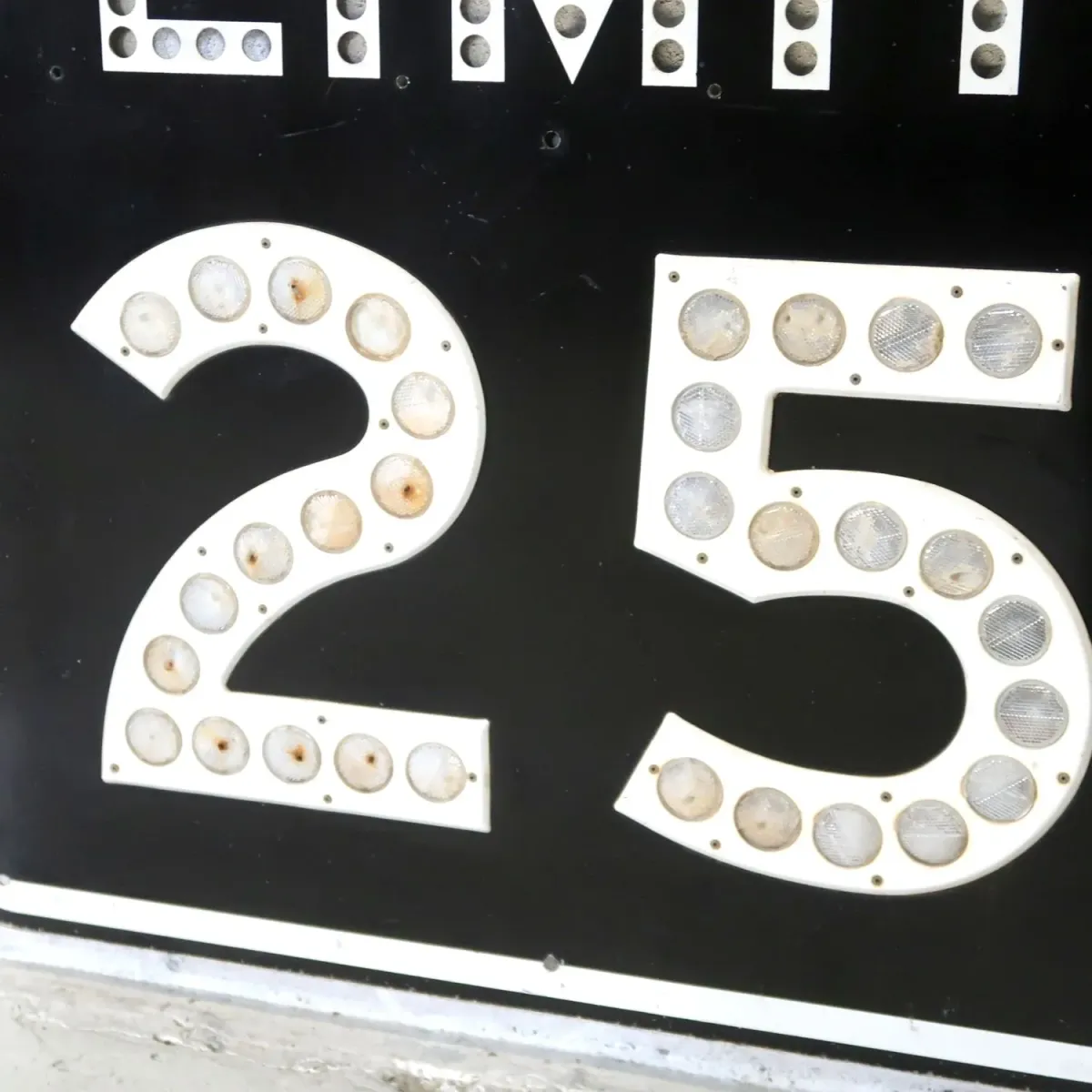 SPEED LIMIT 25 MILES 大型ロードサイン