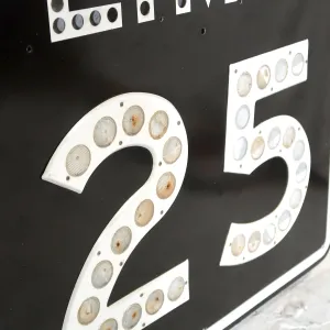 SPEED LIMIT 25 MILES 大型ロードサイン