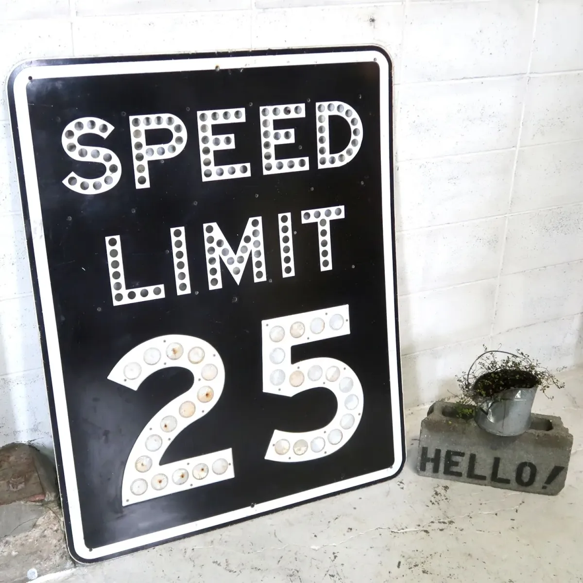 SPEED LIMIT 25 MILES 大型ロードサイン