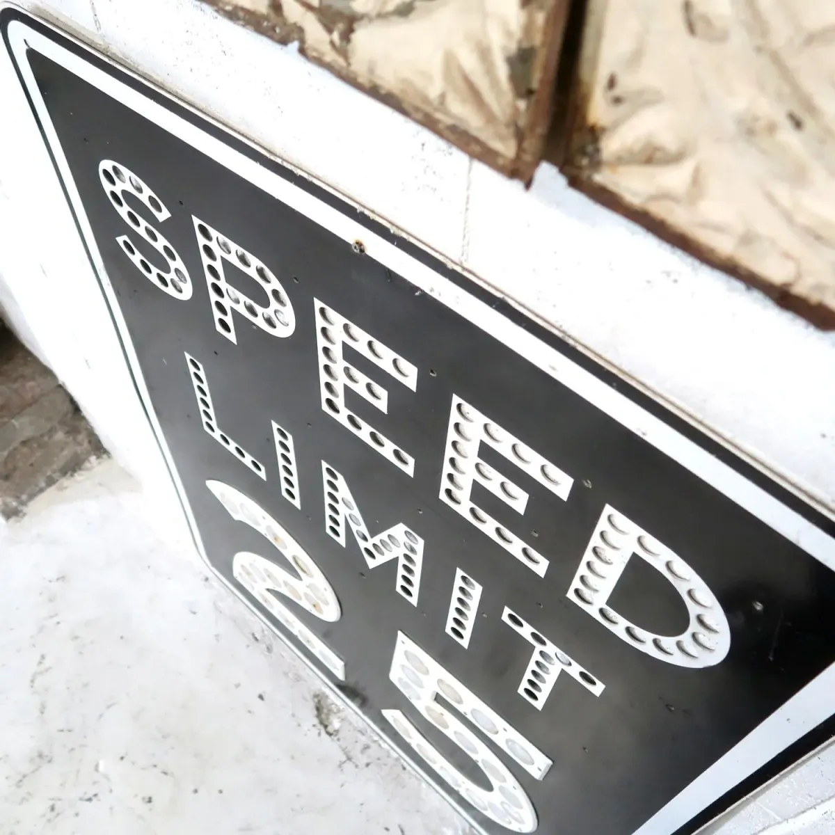 SPEED LIMIT 25 MILES 大型ロードサイン