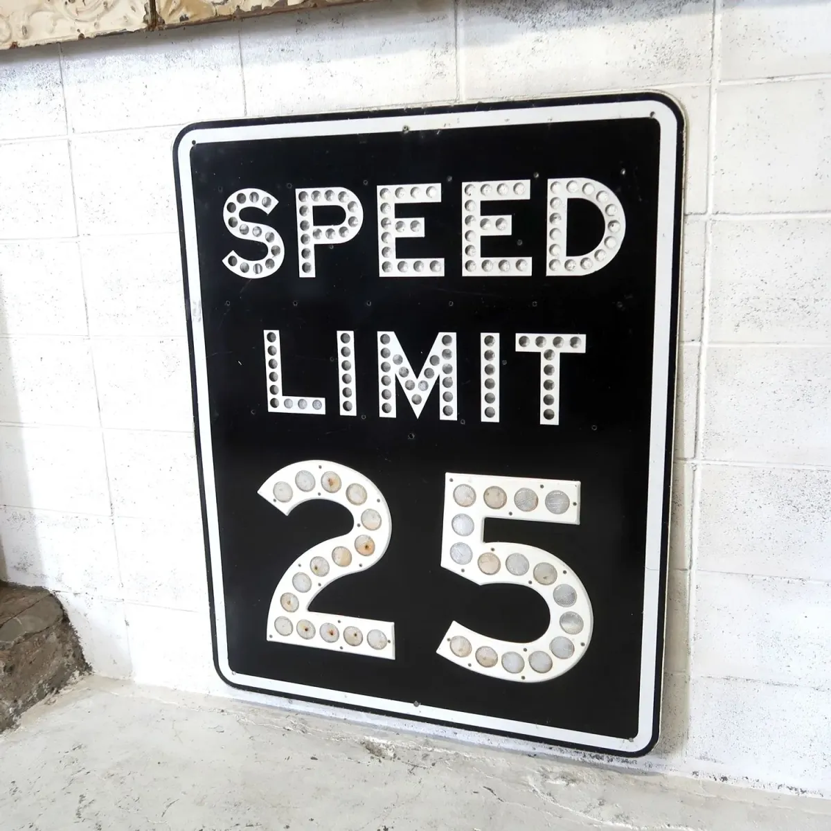 SPEED LIMIT 25 MILES 大型ロードサイン