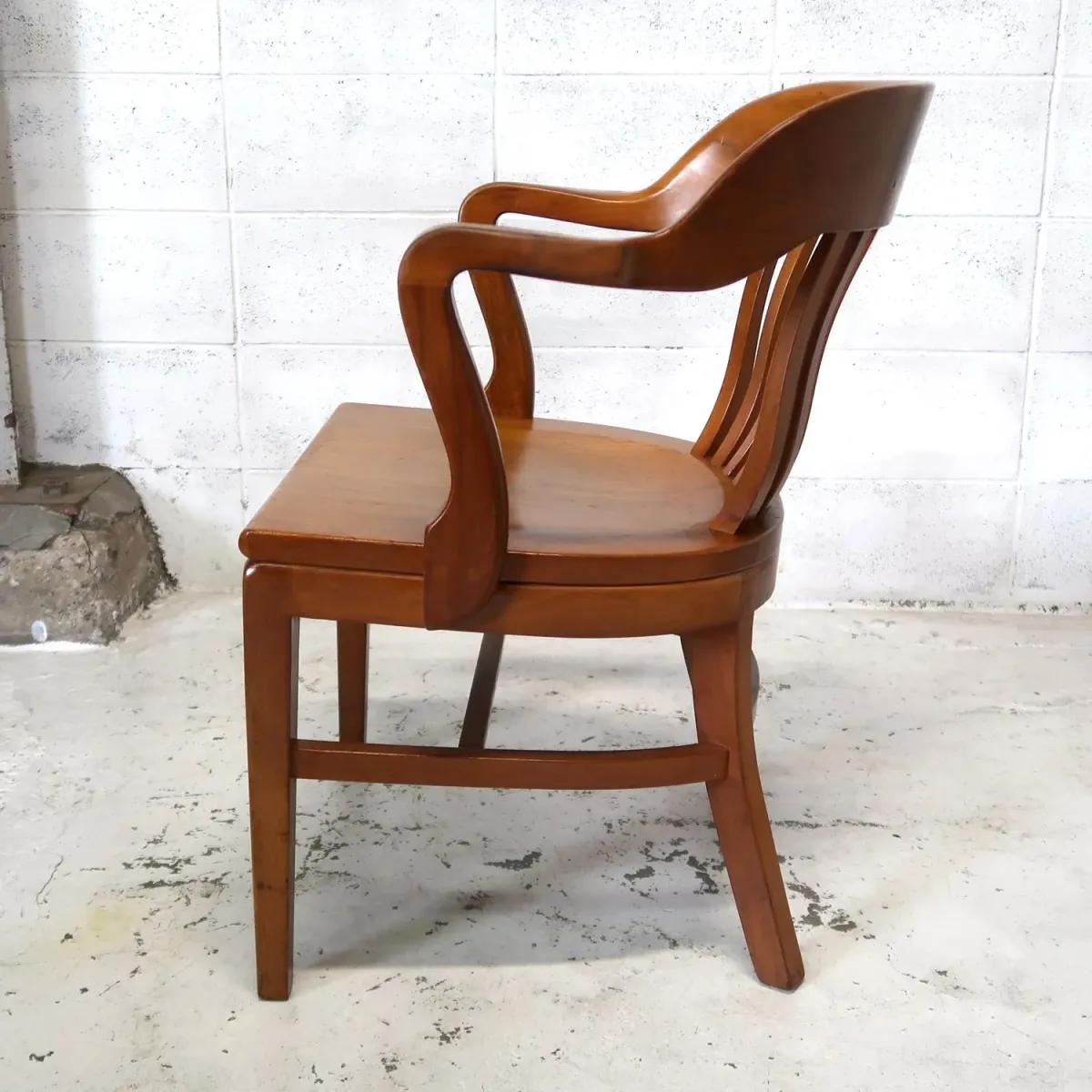 Gunlocke Chair社 アンティーク アームチェア ウォルナット