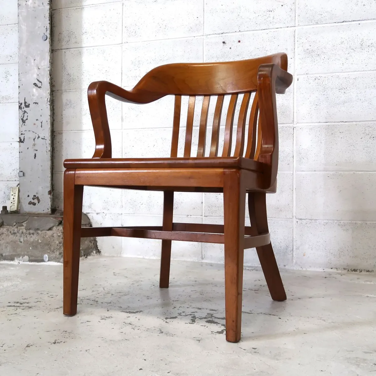 Gunlocke Chair社 アンティーク アームチェア ウォルナット