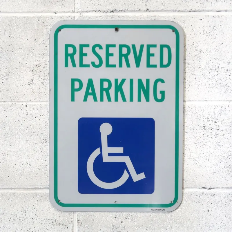 RESERVED PARKING ロードサイン