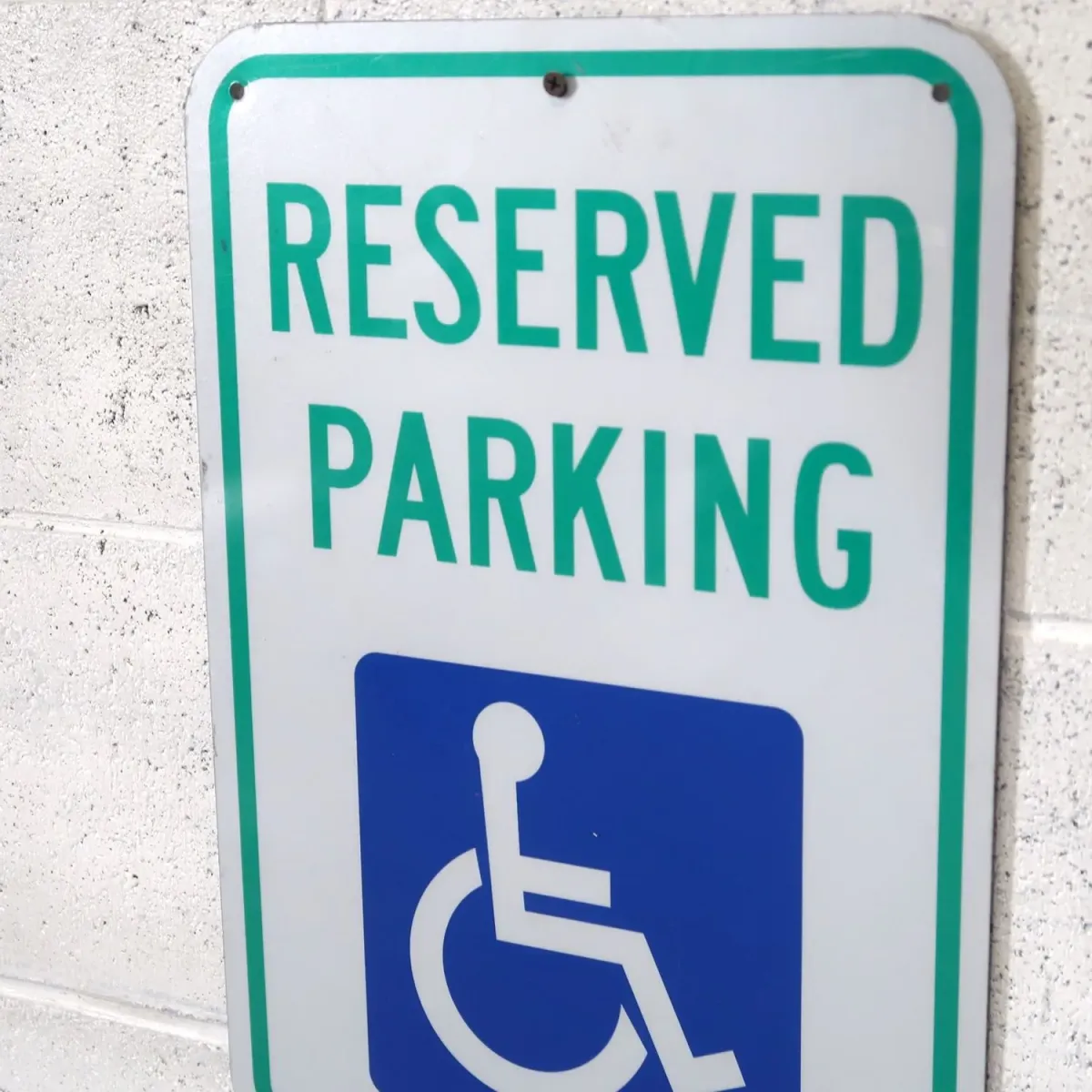 RESERVED PARKING ロードサイン