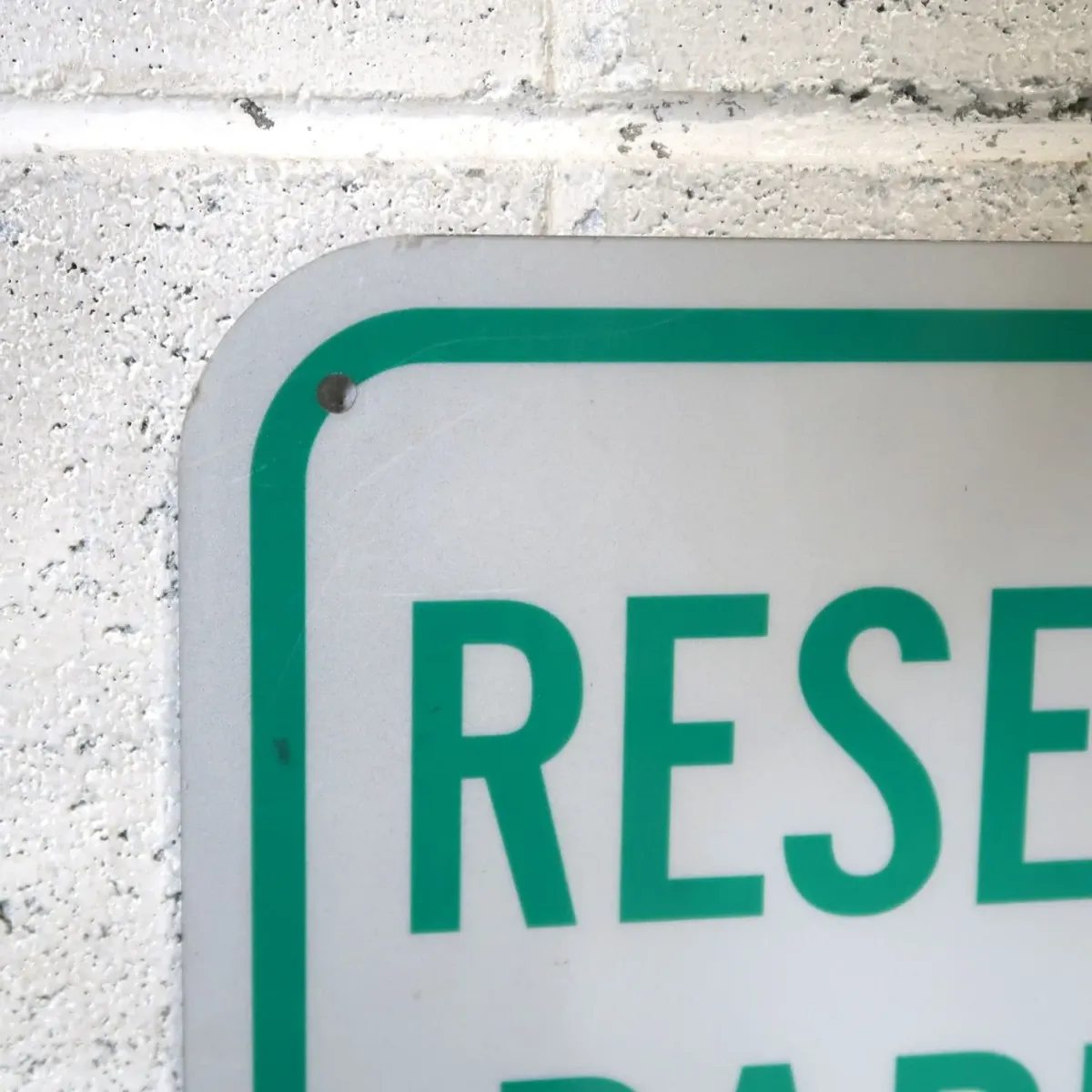 RESERVED PARKING ロードサイン