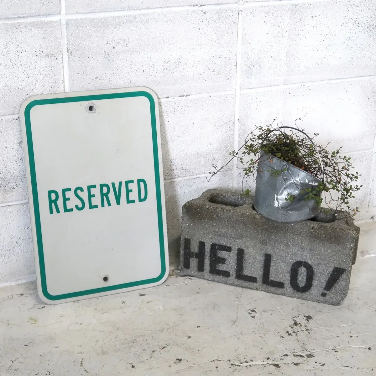 RESERVED メタルサイン