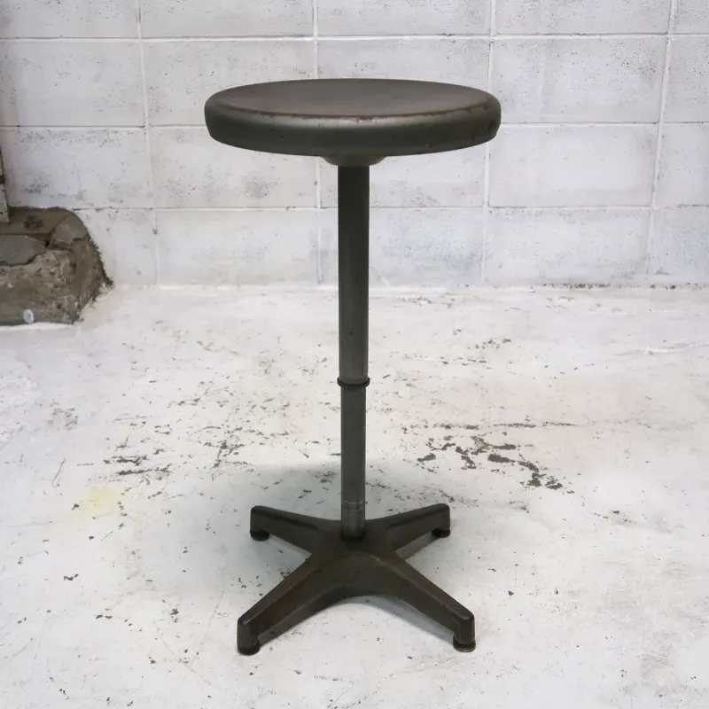 AJUSTO EQUIPMENT社 ビンテージ インダストリアル メタルスツール