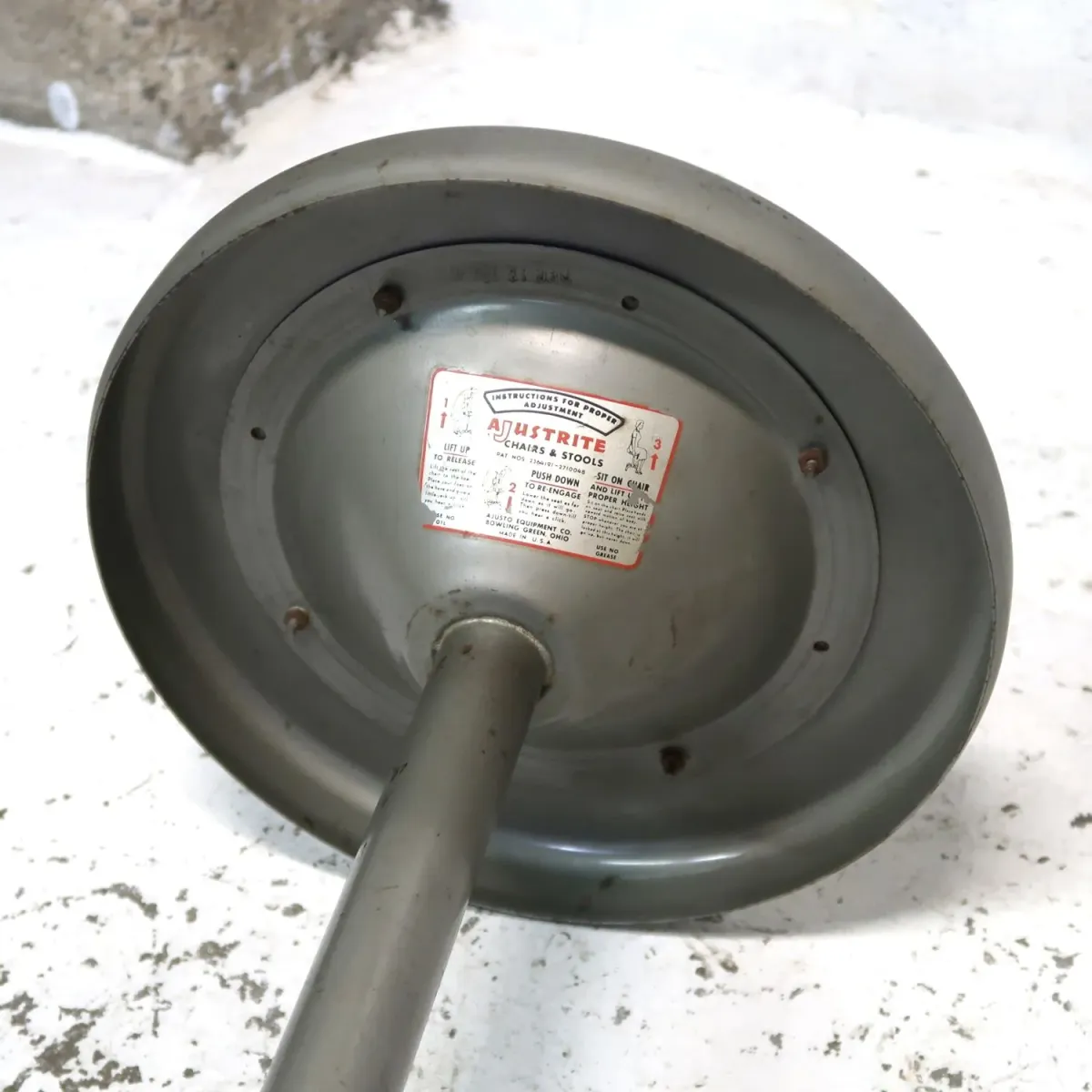 AJUSTO EQUIPMENT社 ビンテージ インダストリアル メタルスツール