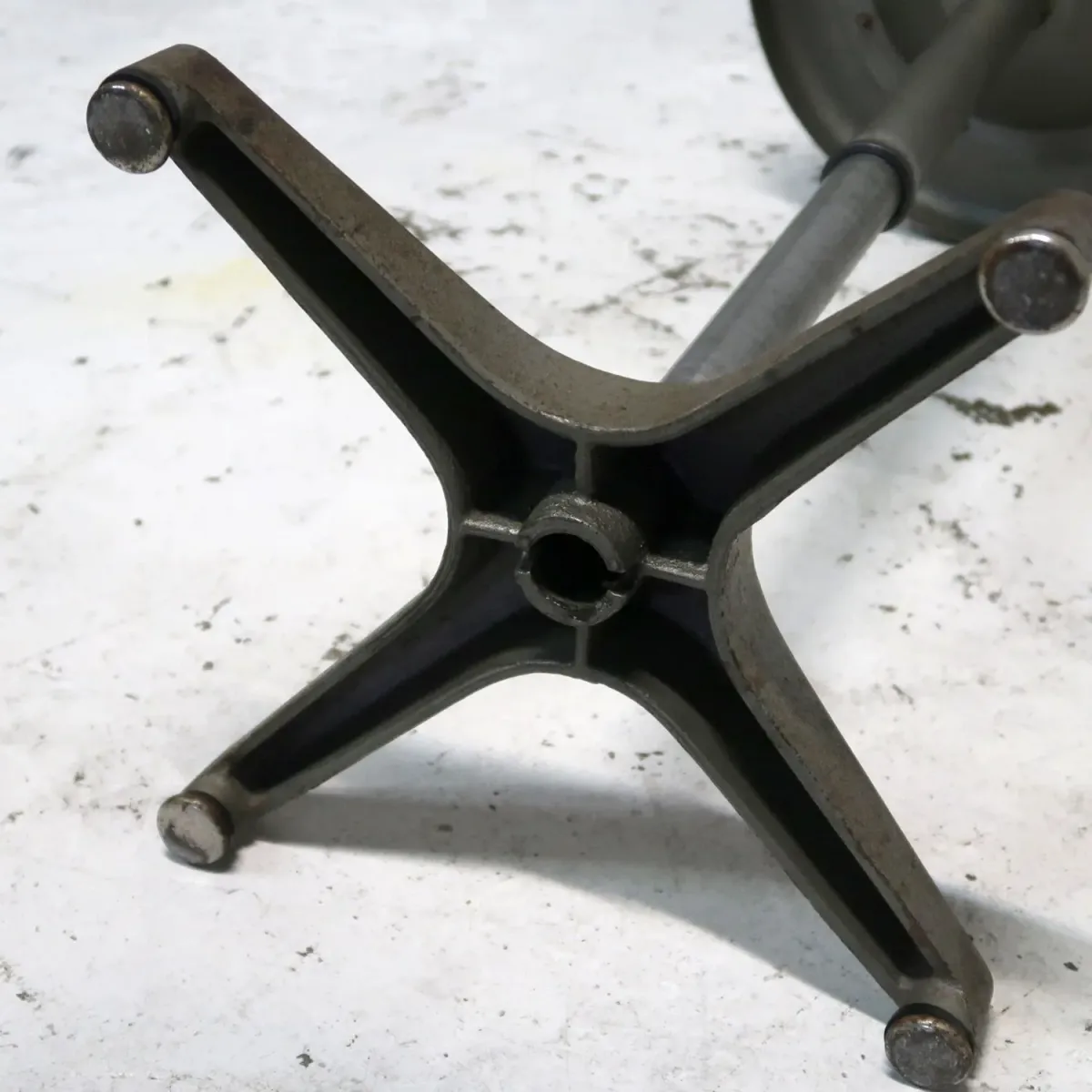 AJUSTO EQUIPMENT社 ビンテージ インダストリアル メタルスツール