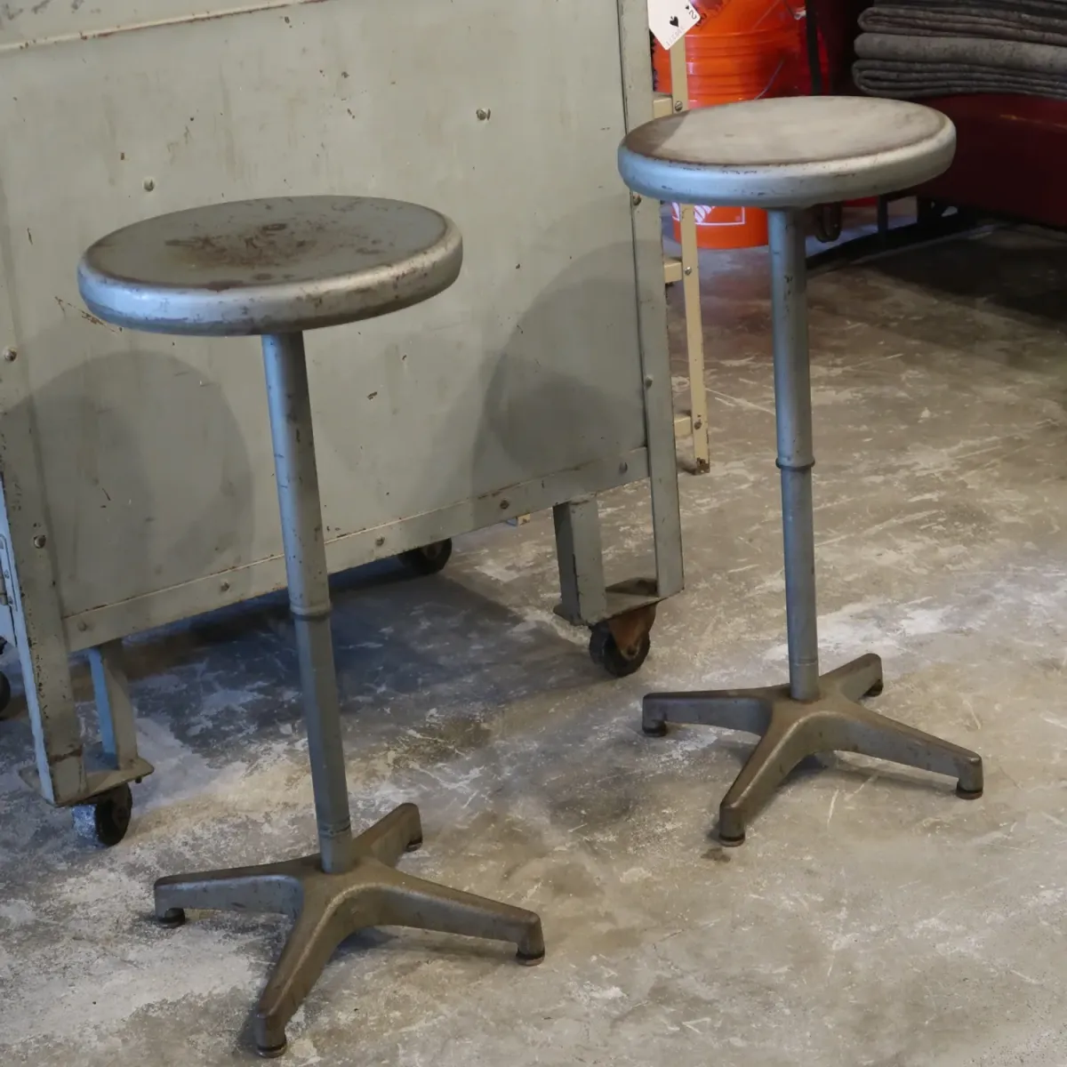 AJUSTO EQUIPMENT社 ビンテージ インダストリアル メタルスツール