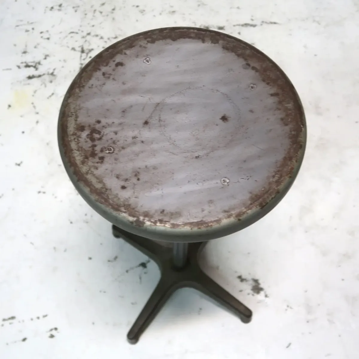 AJUSTO EQUIPMENT社 ビンテージ インダストリアル メタルスツール