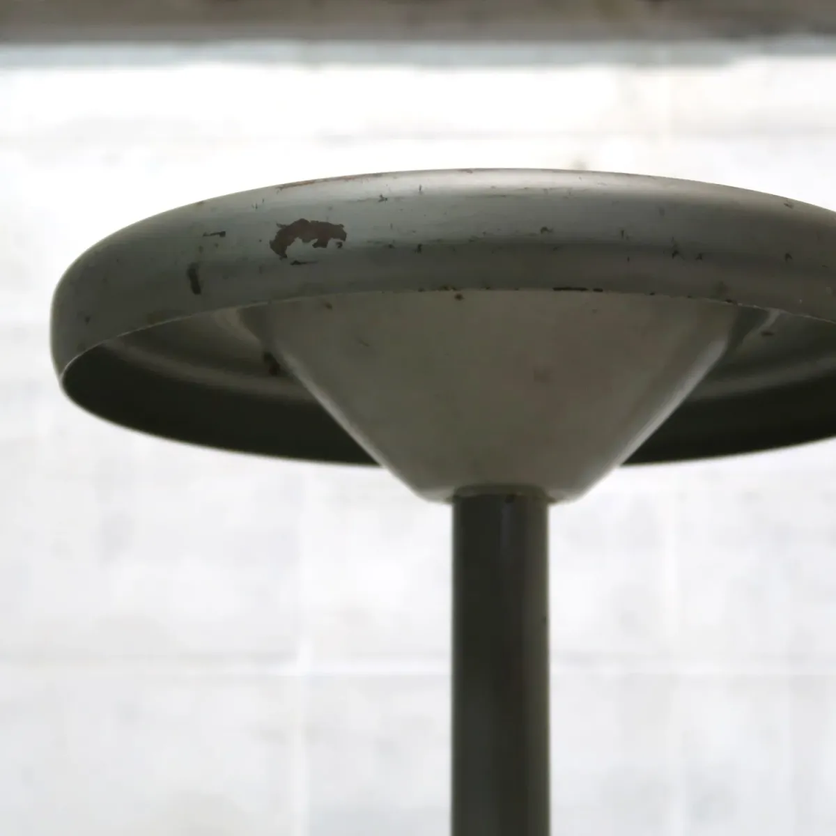 AJUSTO EQUIPMENT社 ビンテージ インダストリアル メタルスツール