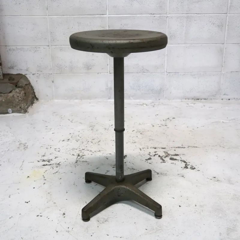 AJUSTO EQUIPMENT社 ビンテージ インダストリアル メタルスツール