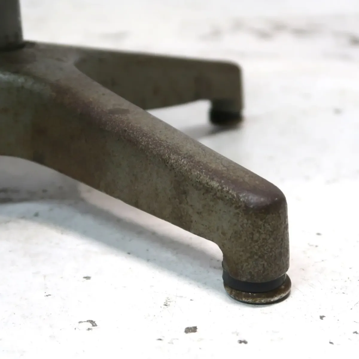 AJUSTO EQUIPMENT社 ビンテージ インダストリアル メタルスツール