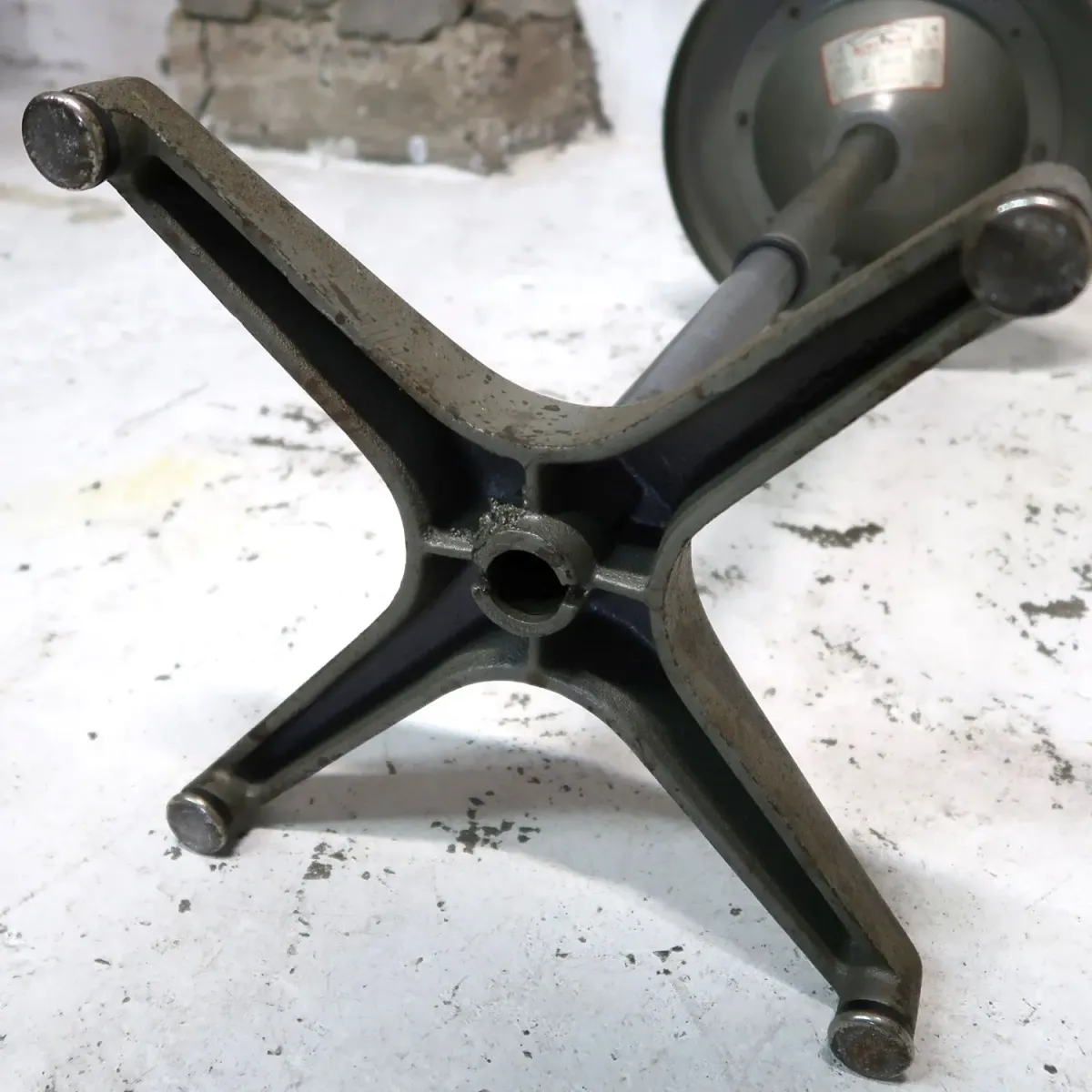 AJUSTO EQUIPMENT社 ビンテージ インダストリアル メタルスツール