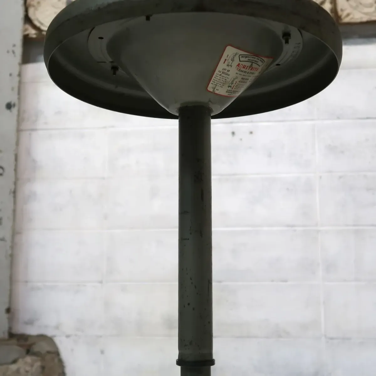 AJUSTO EQUIPMENT社 ビンテージ インダストリアル メタルスツール