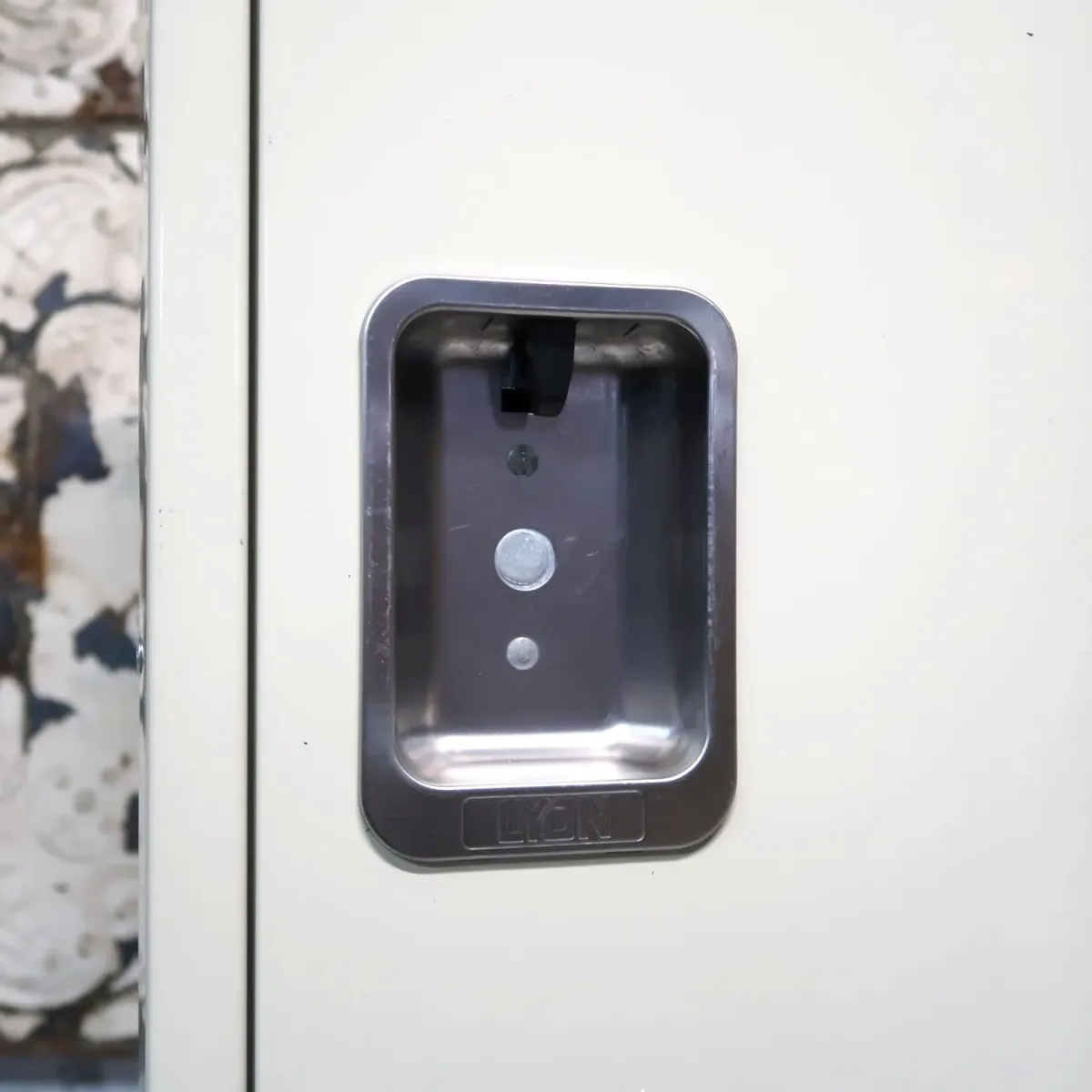 LYON ビンテージ メタルロッカー