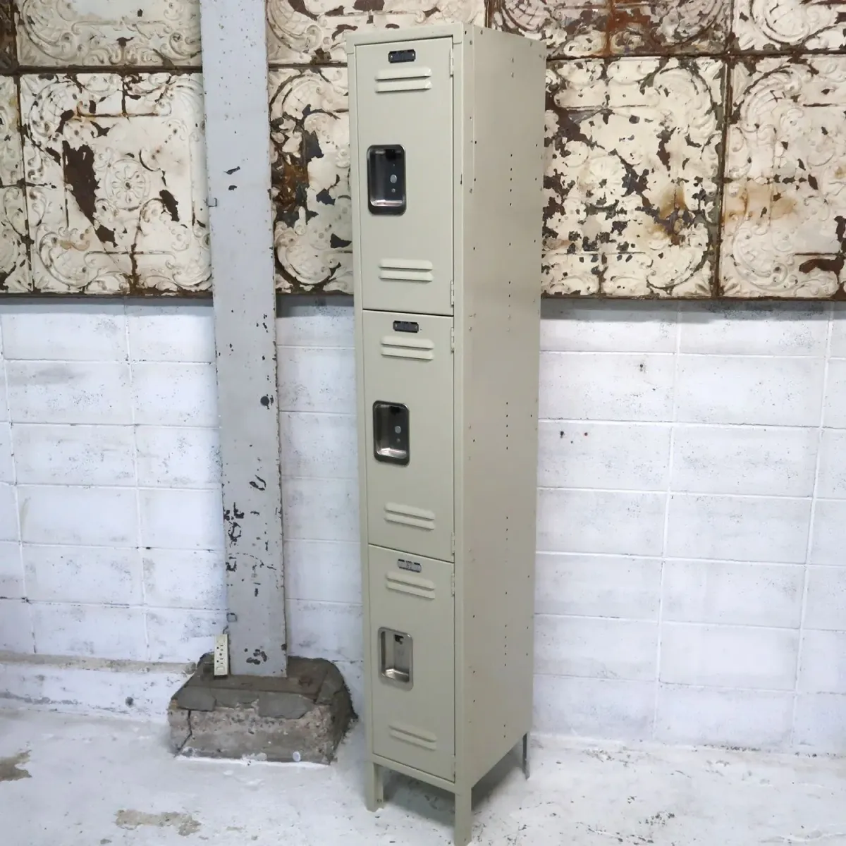 LYON ビンテージ メタルロッカー