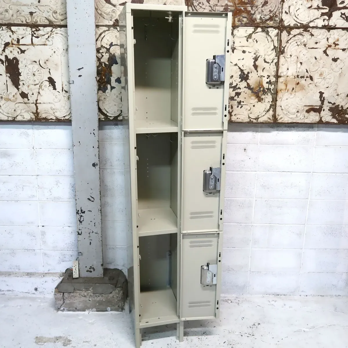 LYON ビンテージ メタルロッカー