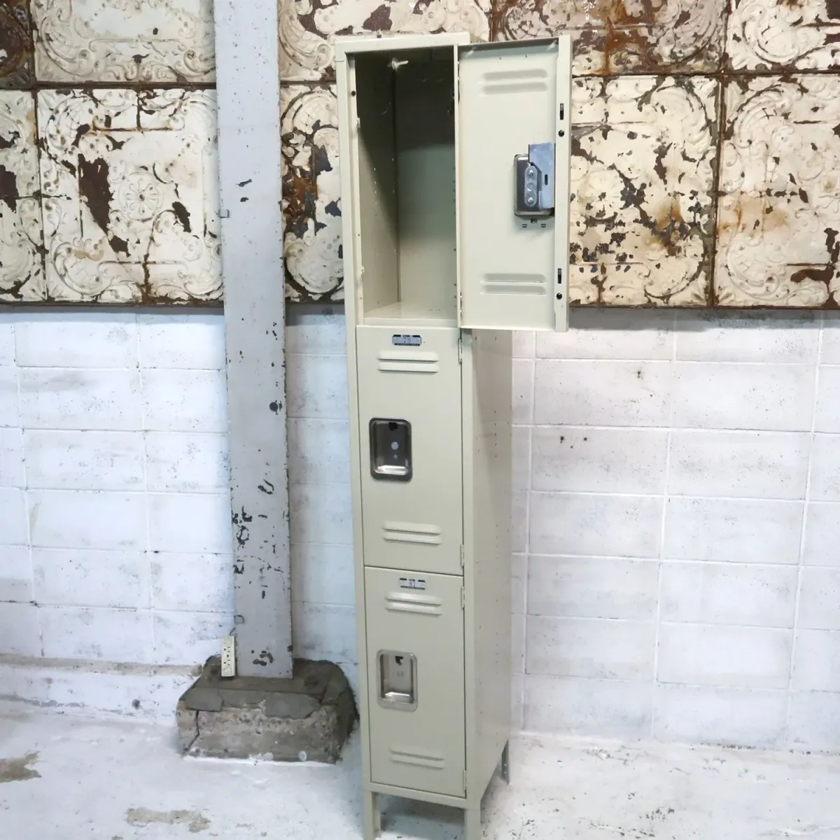 LYON ビンテージ メタルロッカー