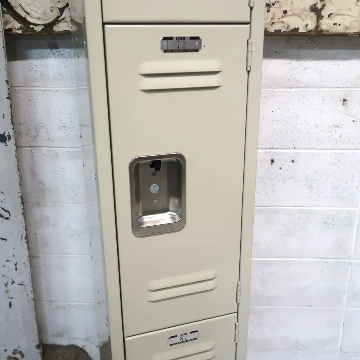 LYON ビンテージ メタルロッカー