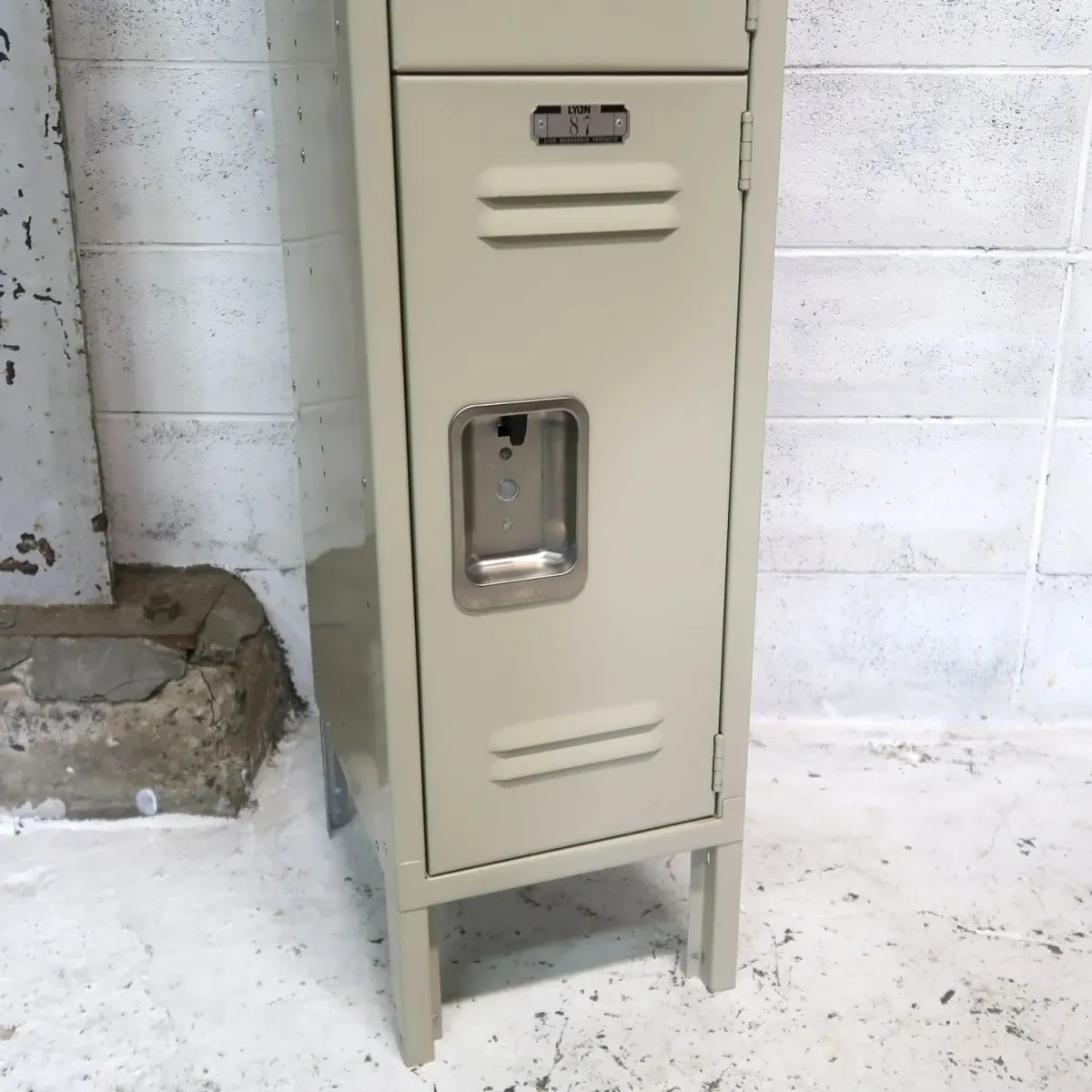 LYON ビンテージ メタルロッカー