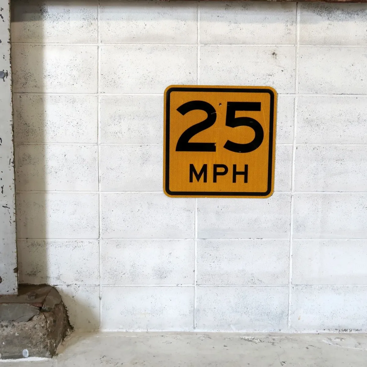 ロードサイン 25MPH