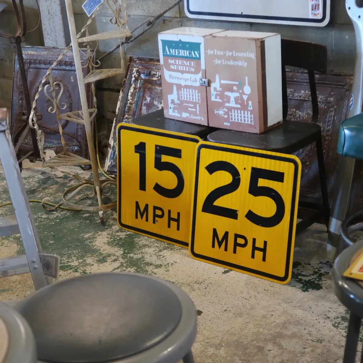 ロードサイン 25MPH