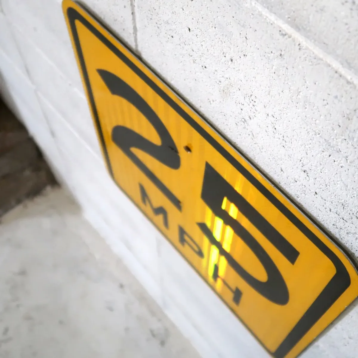 ロードサイン 25MPH