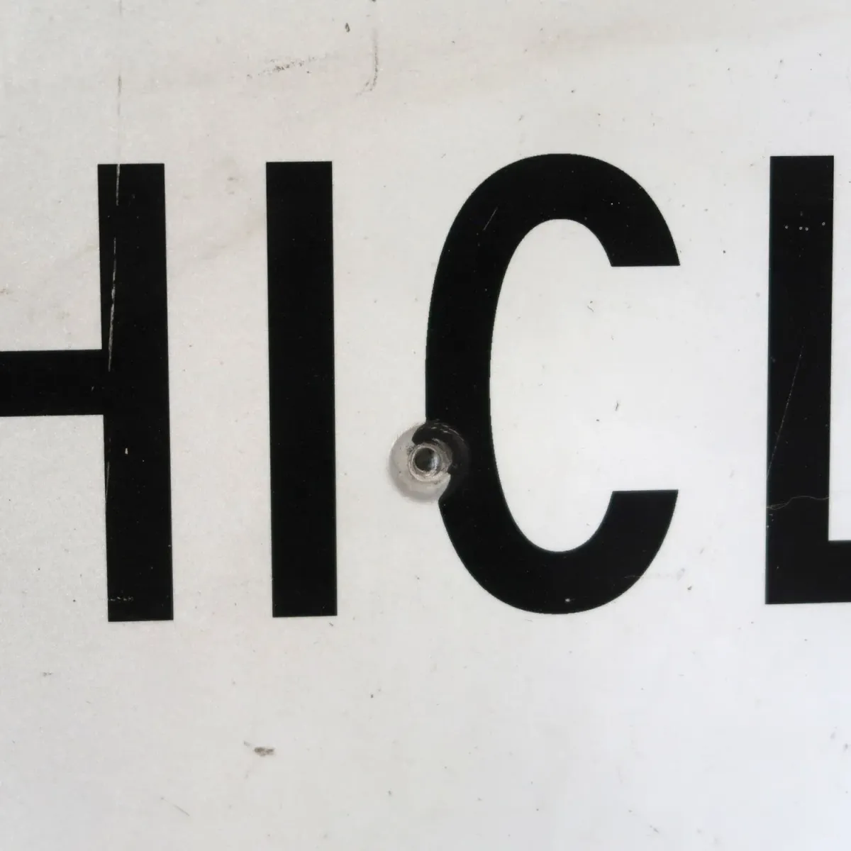 NO MOTOR VEHICLES ロードサイン