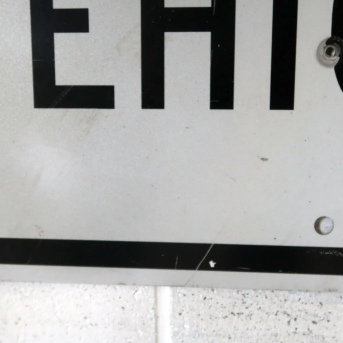 NO MOTOR VEHICLES ロードサイン