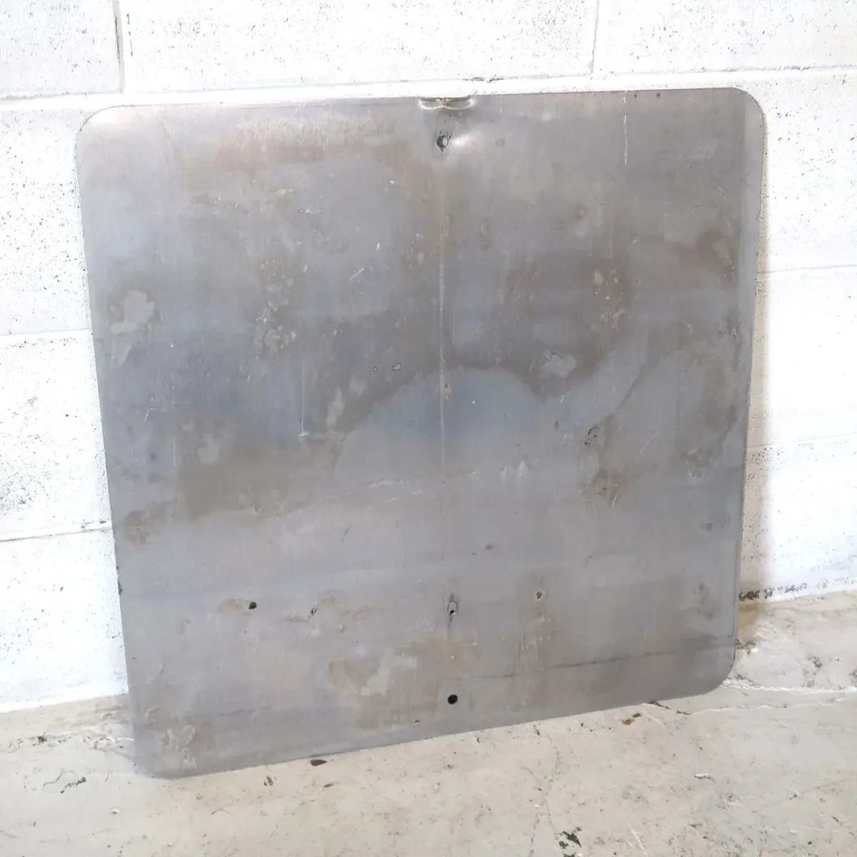 NO MOTOR VEHICLES ロードサイン