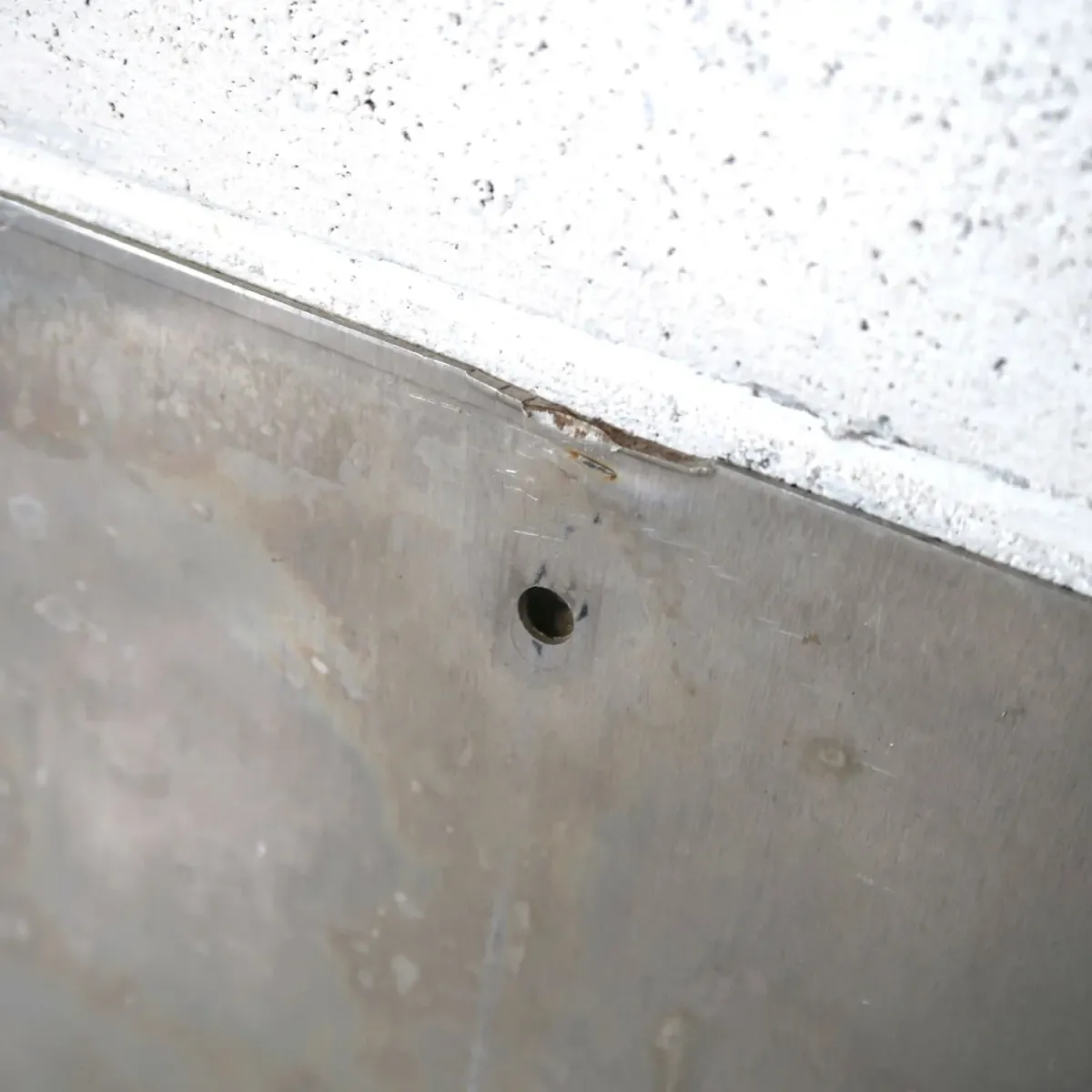 NO MOTOR VEHICLES ロードサイン