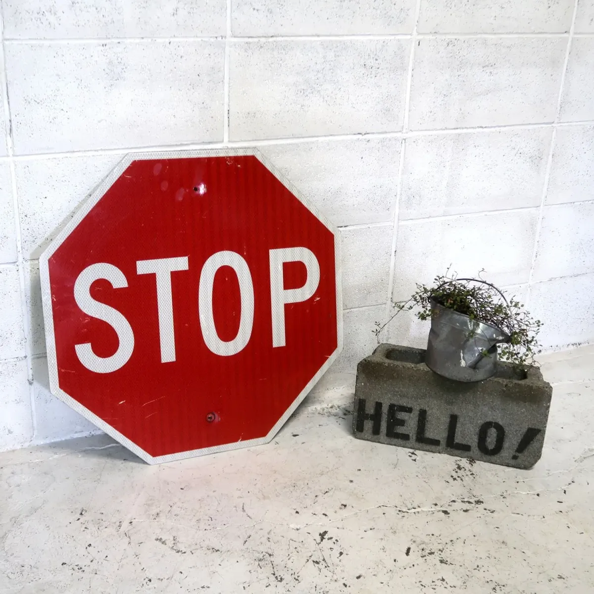 STOP ロードサイン