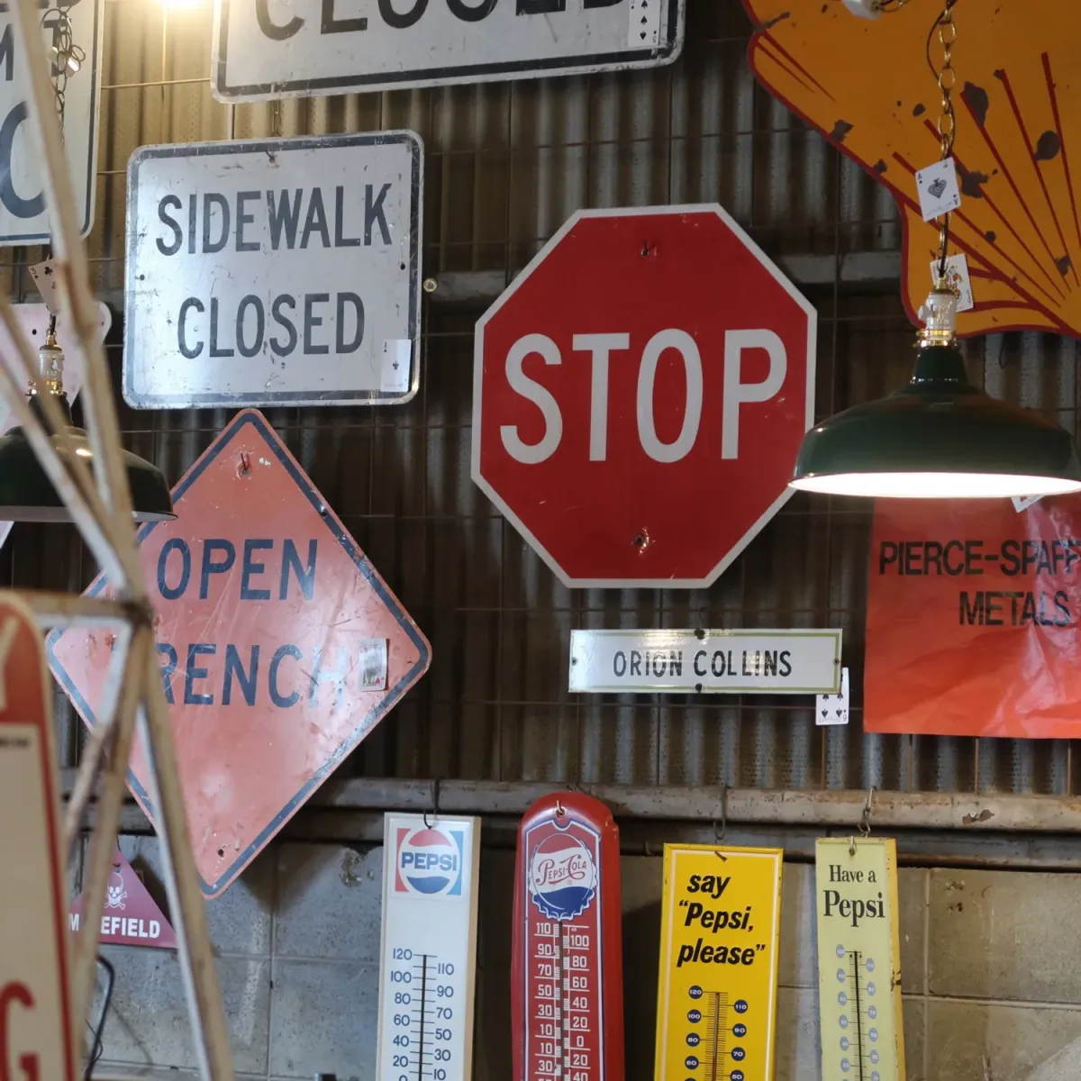 STOP ロードサイン