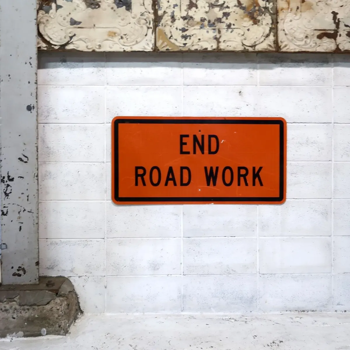 END ROAD WORK ロードサイン