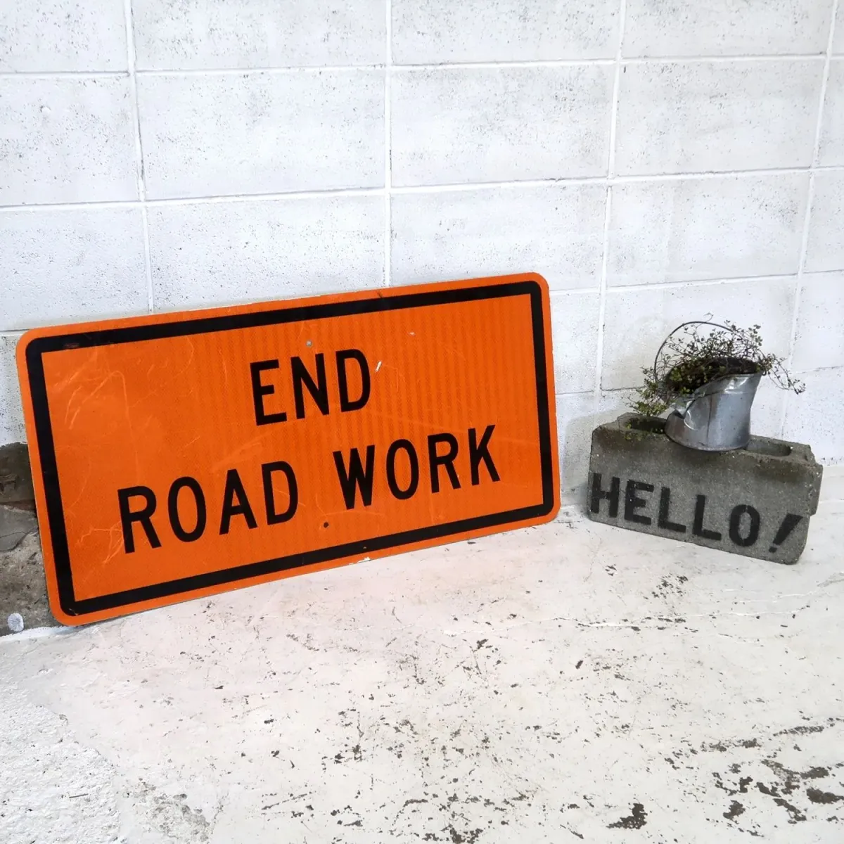 END ROAD WORK ロードサイン