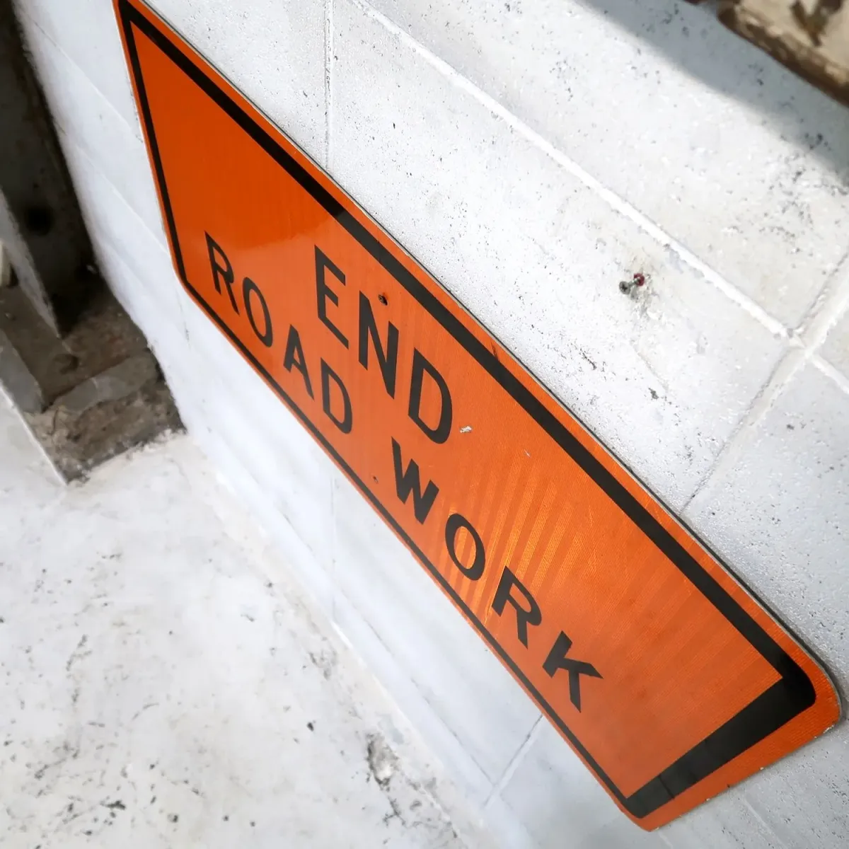 END ROAD WORK ロードサイン