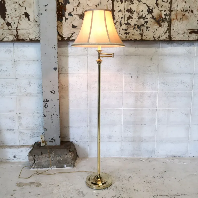 アンティーク ゴールドメタル フロアランプ