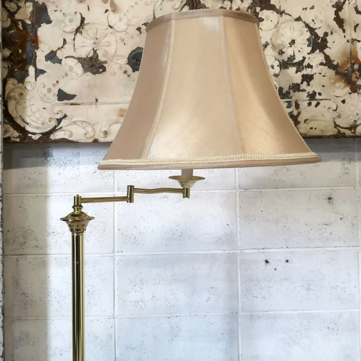 アンティーク ゴールドメタル フロアランプ