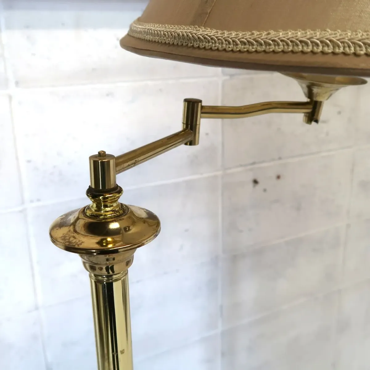 アンティーク ゴールドメタル フロアランプ