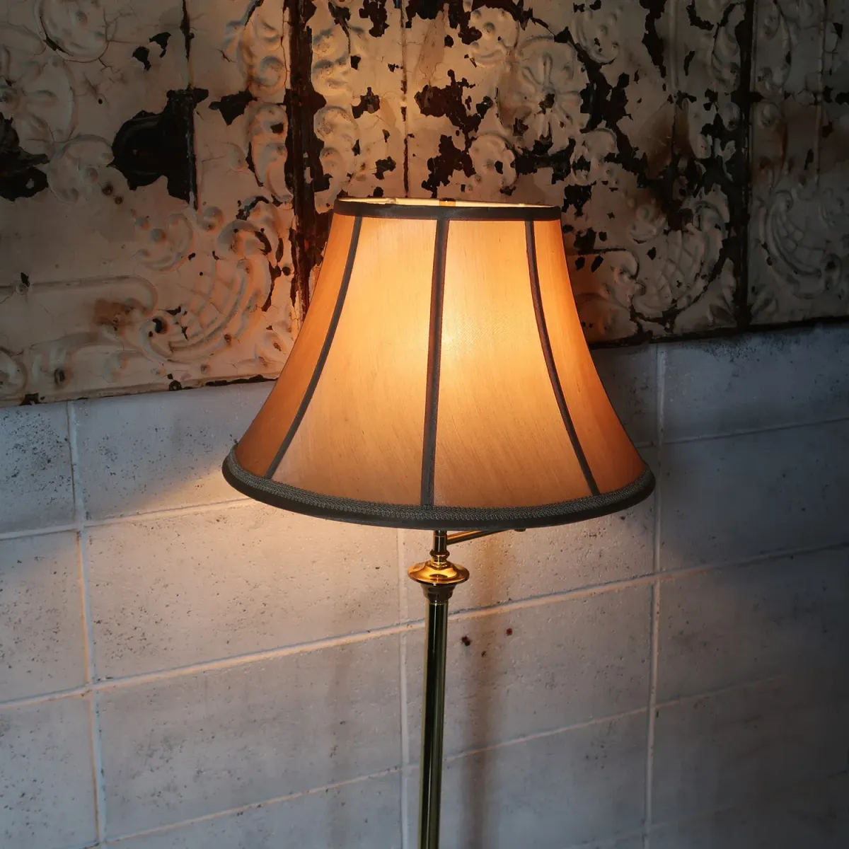 アンティーク ゴールドメタル フロアランプ